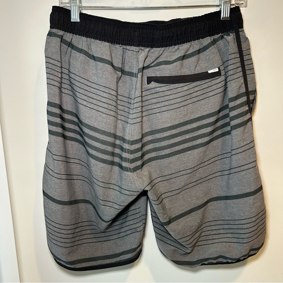 Vuori Banks Short Grey with Green Stripe Size Medium - Picture 5 of 9